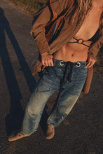 Load image into Gallery viewer, FREE PEOPLE MOXIE PULL ON BARREL JEANS