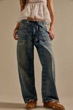 Load image into Gallery viewer, FREE PEOPLE MOXIE PULL ON BARREL JEANS