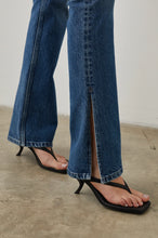 Load image into Gallery viewer, RAILS THE SUNSET JEANS - NAVY STONE DARK WASH