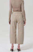 Load image into Gallery viewer, CITIZENS OF HUMANITY AYLA RAW HEM CROP