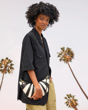 Load image into Gallery viewer, CLARE V LUNE PURSE