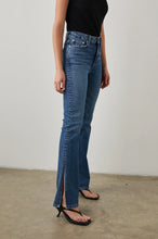 Load image into Gallery viewer, RAILS THE SUNSET JEANS - NAVY STONE DARK WASH