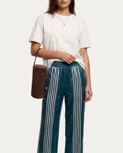 Load image into Gallery viewer, AIMEE SKIPPER BARREL CONVERTIBLE SHOULDER BAG SUEDE