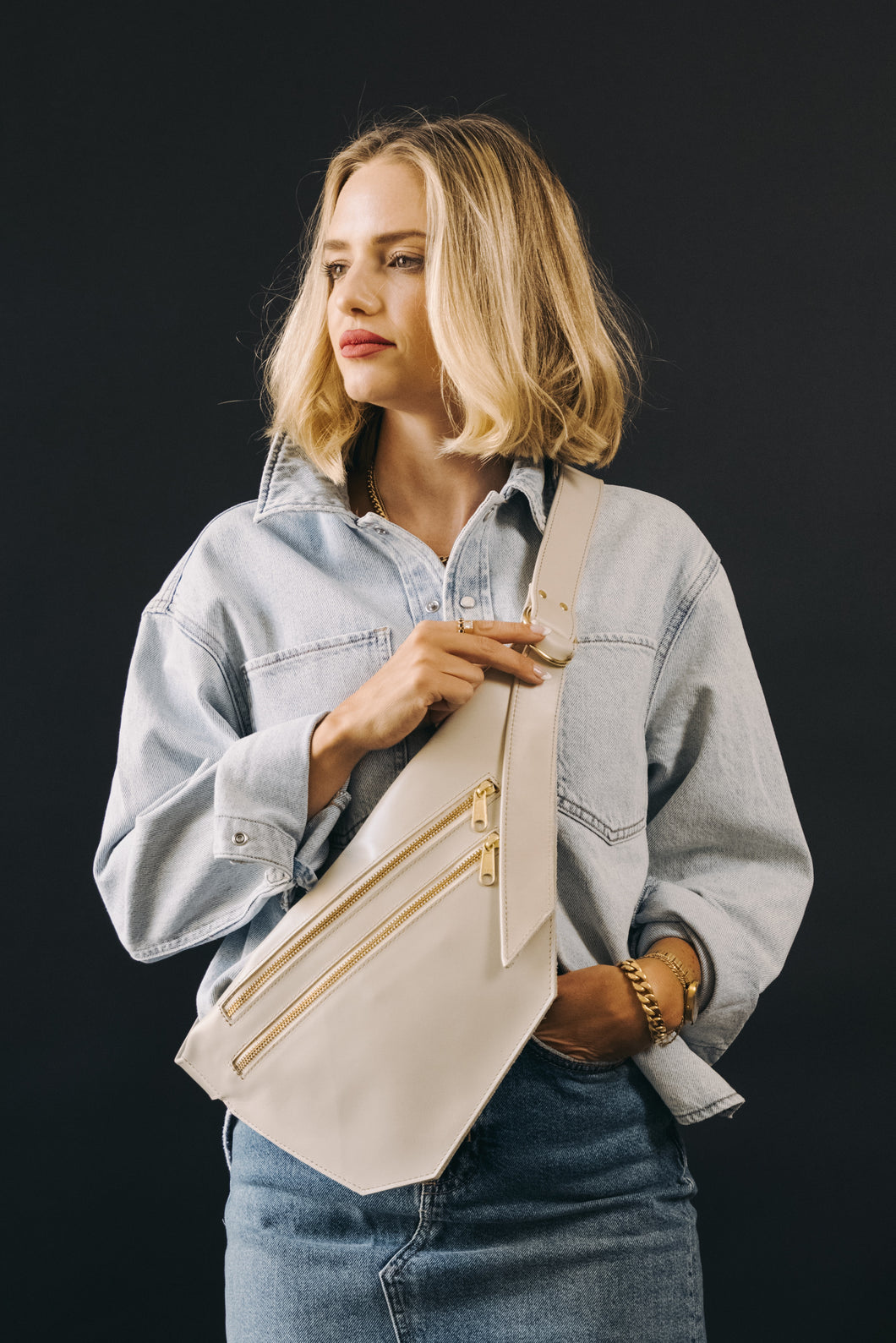 CAMPFIRE COUTURE DOUBLE POCKET SLING BAG - BONE LEATHER