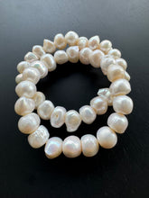 Load image into Gallery viewer, CHUNKY PEARL BRACELET
