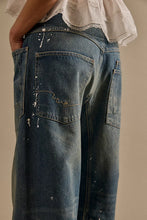 Load image into Gallery viewer, FREE PEOPLE MOXIE PULL ON BARREL JEANS

