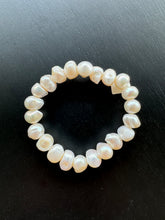 Load image into Gallery viewer, CHUNKY PEARL BRACELET
