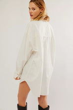 Load image into Gallery viewer, FREE PEOPLE FREDDIE SHIRT - OPTICAL WHITE
