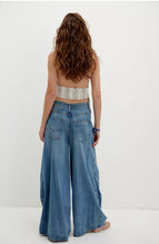 Load image into Gallery viewer, FREE PEOPLE WESTWARD DEMI JEAN
