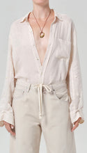 Load image into Gallery viewer, CITIZENS OF HUMANITY KAYLA SHRUNKEN SHIRT - PALESTONE
