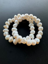 Load image into Gallery viewer, CHUNKY PEARL BRACELET
