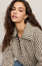 Load image into Gallery viewer, Z SUPPLY DUNAWAY BUBBLE JACKET
