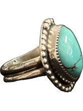 Load image into Gallery viewer, JW STERLING SILVER SMALL TURQUOISE RING - 7.25
