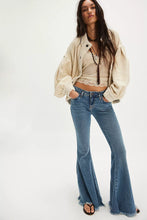 Load image into Gallery viewer, FREE PEOPLE CUTE IN THIS CARDI
