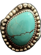 Load image into Gallery viewer, JW STERLING SILVER SMALL TURQUOISE RING - 7.25
