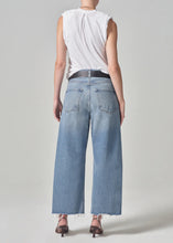Load image into Gallery viewer, CITIZENS OF HUMANITY AYLA RAW HEM CROP
