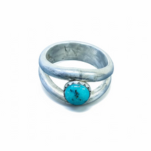 Load image into Gallery viewer, JW STERLING SILVER SINGLE TURQUOISE RING - SIZE 6
